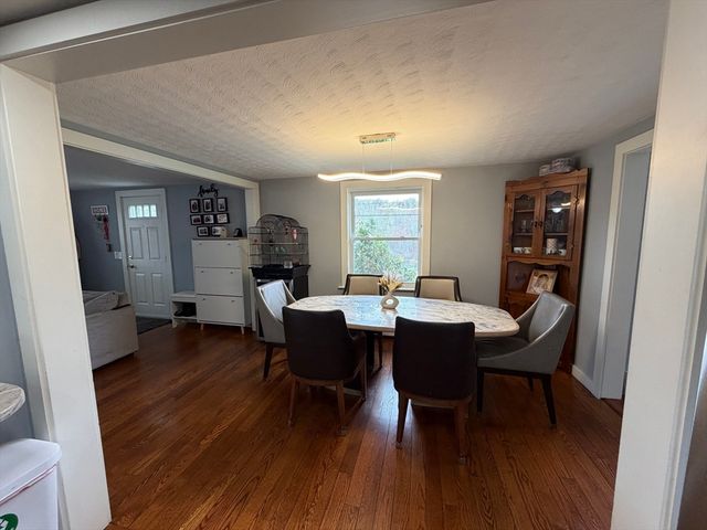 14 Elmwood Dr, Northborough, MA 01532