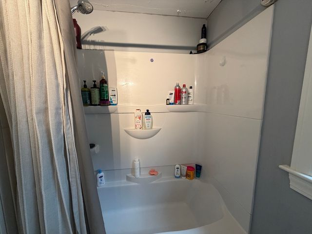 14 Elmwood Dr, Northborough, MA 01532