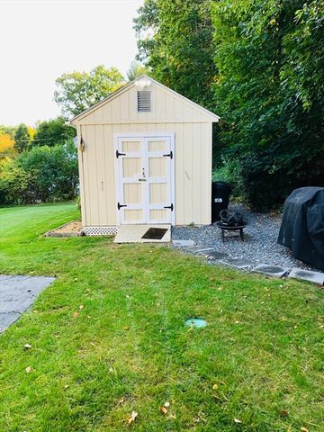 14 Elmwood Dr, Northborough, MA 01532