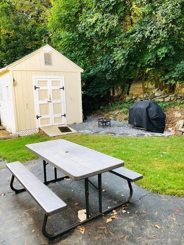 14 Elmwood Dr, Northborough, MA 01532