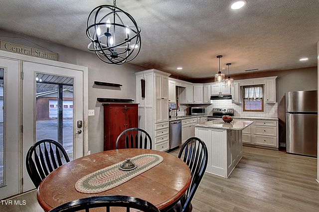 150 Little Stoney Creek Road, Elizabethton, TN 37643