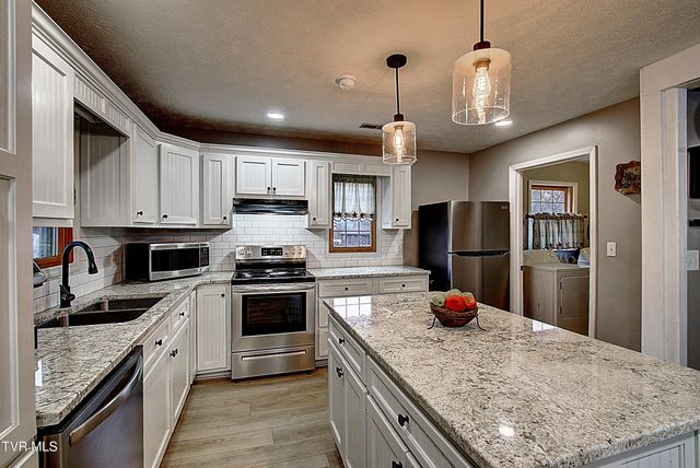 150 Little Stoney Creek Road, Elizabethton, TN 37643