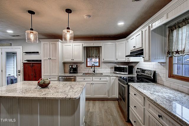 150 Little Stoney Creek Road, Elizabethton, TN 37643