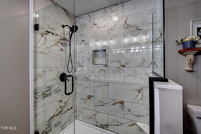 150 Little Stoney Creek Road, Elizabethton, TN 37643