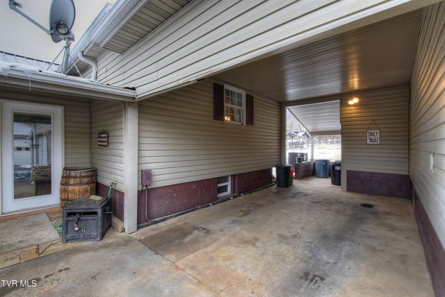 150 Little Stoney Creek Road, Elizabethton, TN 37643
