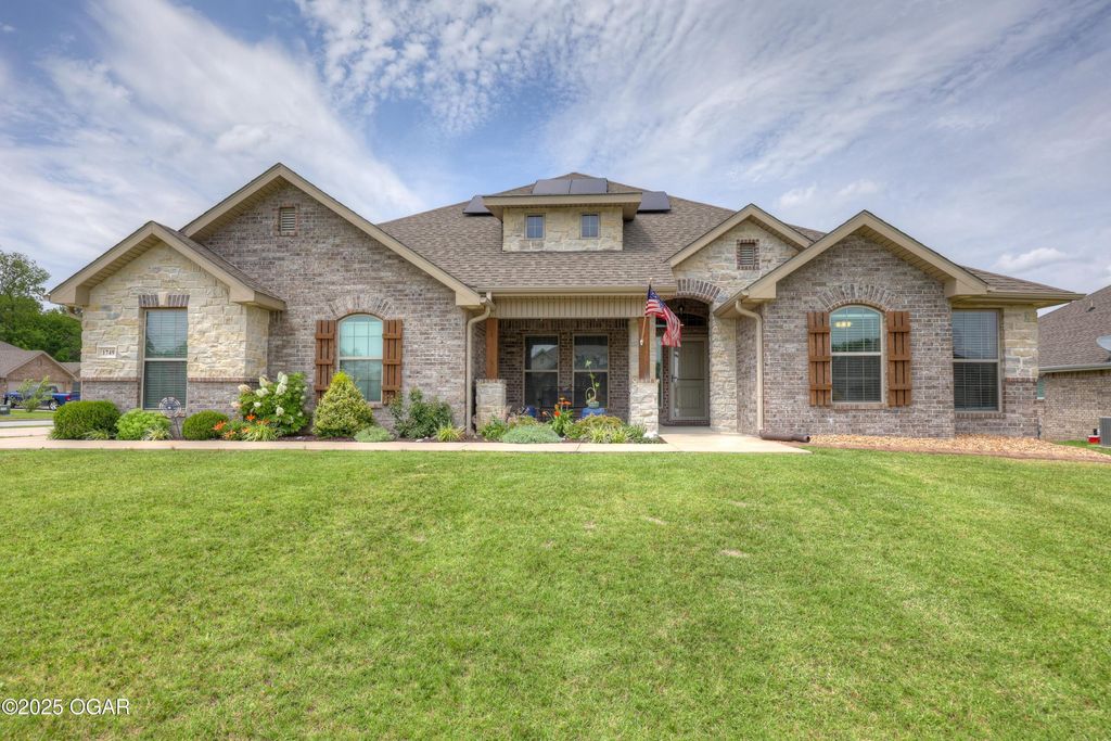 1749 W 12th Street, Webb City, MO 64870