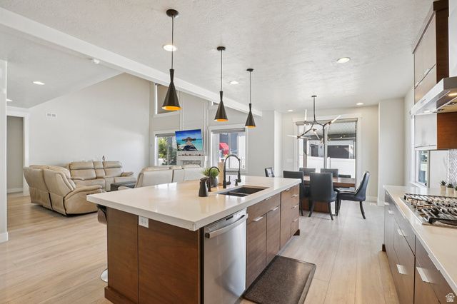 10956 S COASTAL DUNE DR, South Jordan, UT 84009