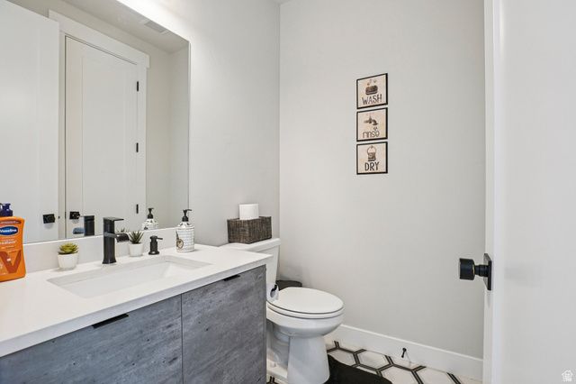 10956 S COASTAL DUNE DR, South Jordan, UT 84009