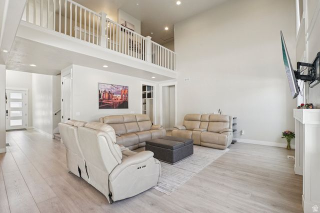 10956 S COASTAL DUNE DR, South Jordan, UT 84009