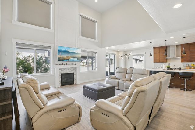 10956 S COASTAL DUNE DR, South Jordan, UT 84009