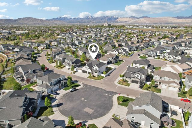 10956 S COASTAL DUNE DR, South Jordan, UT 84009