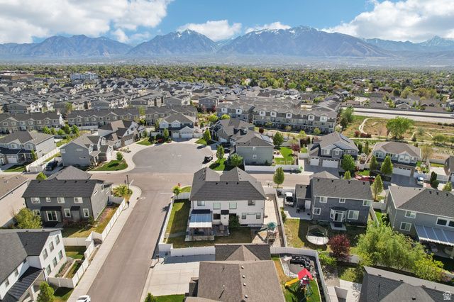 10956 S COASTAL DUNE DR, South Jordan, UT 84009