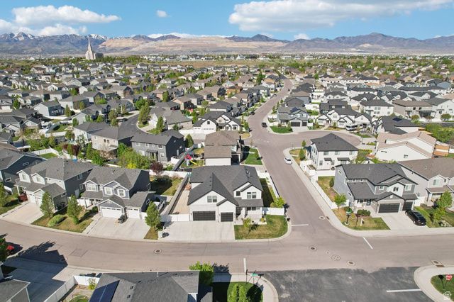 10956 S COASTAL DUNE DR, South Jordan, UT 84009