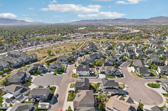 10956 S COASTAL DUNE DR, South Jordan, UT 84009