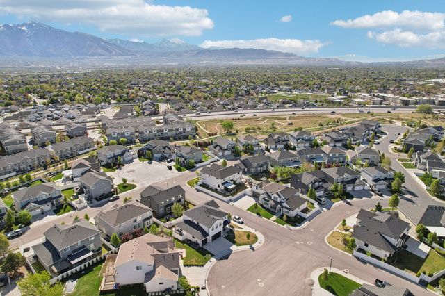 10956 S COASTAL DUNE DR, South Jordan, UT 84009