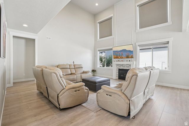 10956 S COASTAL DUNE DR, South Jordan, UT 84009