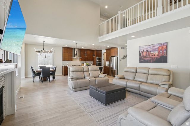 10956 S COASTAL DUNE DR, South Jordan, UT 84009