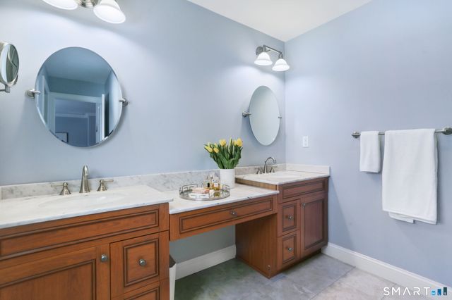 158 Kyles Way 158, Shelton, CT 06484