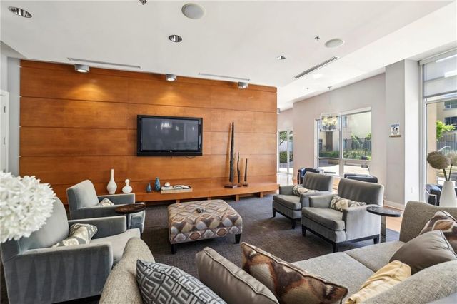 711 Cosmopolitan Drive NE 102, Atlanta, GA 30324