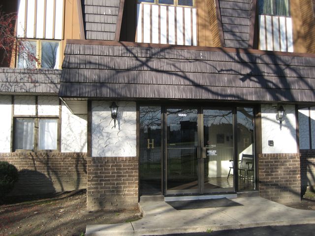 13200 W HEIDEN Circle 2408, Lake Bluff, IL 60044