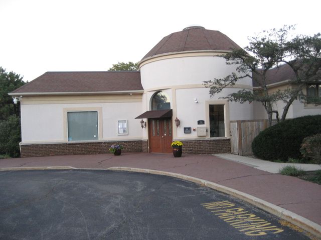13200 W HEIDEN Circle 2408, Lake Bluff, IL 60044