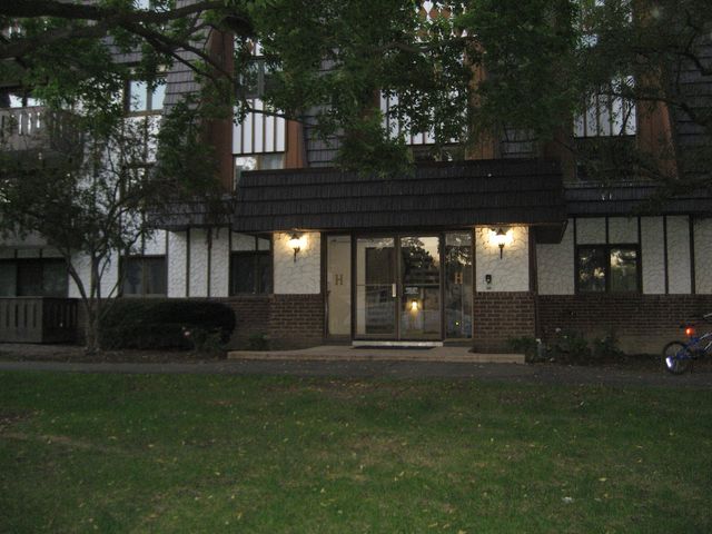 13200 W HEIDEN Circle 2408, Lake Bluff, IL 60044