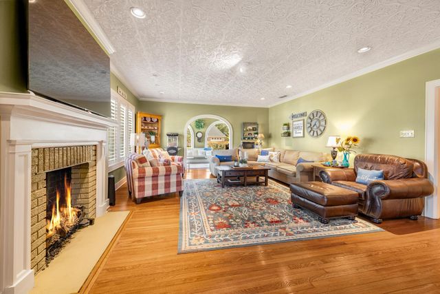 1208 Pine St, Kilgore, TX 75662