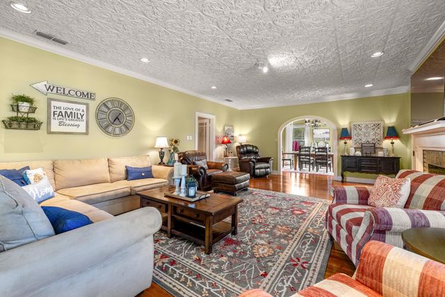 1208 Pine St, Kilgore, TX 75662