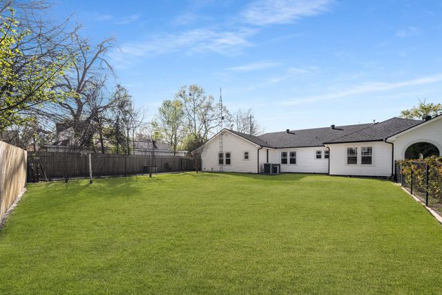 1208 Pine St, Kilgore, TX 75662