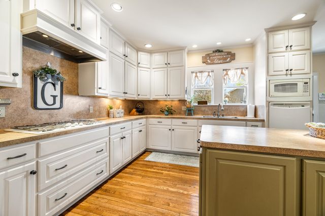 1208 Pine St, Kilgore, TX 75662