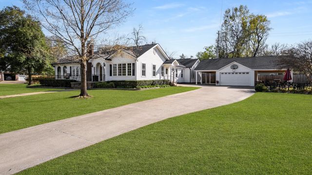 1208 Pine St, Kilgore, TX 75662