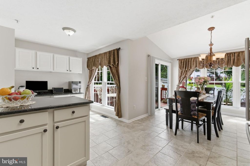 Image 10 of property listing at 8119 GRAY STONE LN, Pasadena, MD 21122