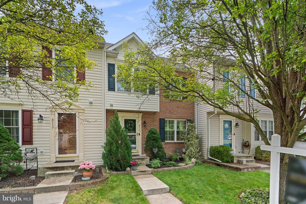 Image 2 of property listing at 8119 GRAY STONE LN, Pasadena, MD 21122