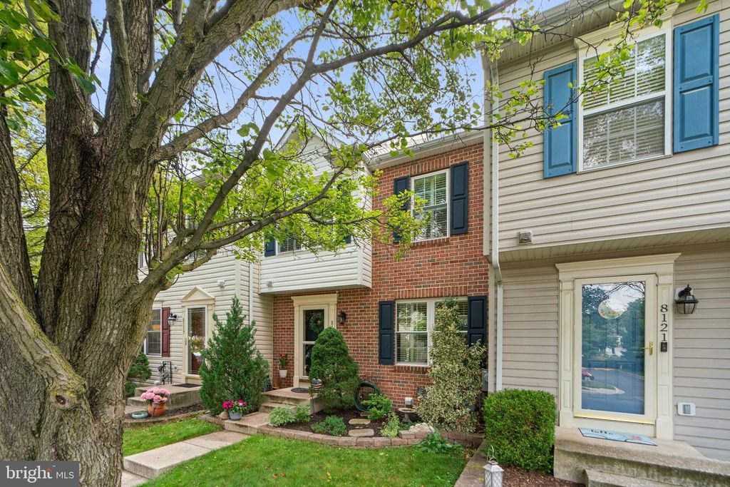 Image 3 of property listing at 8119 GRAY STONE LN, Pasadena, MD 21122
