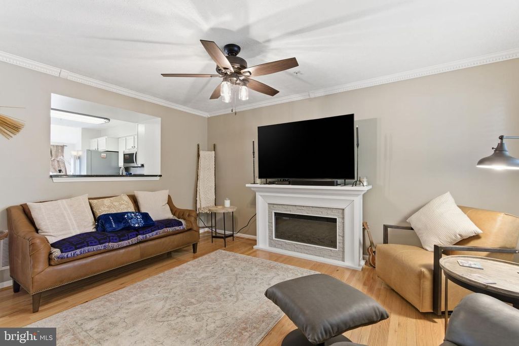Image 4 of property listing at 8119 GRAY STONE LN, Pasadena, MD 21122