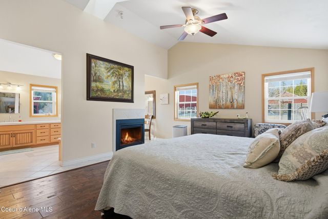 758 Meadowood RD, Sandpoint, ID 83864