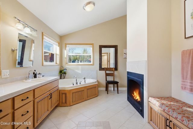 758 Meadowood RD, Sandpoint, ID 83864