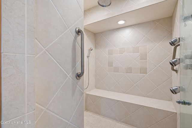 758 Meadowood RD, Sandpoint, ID 83864