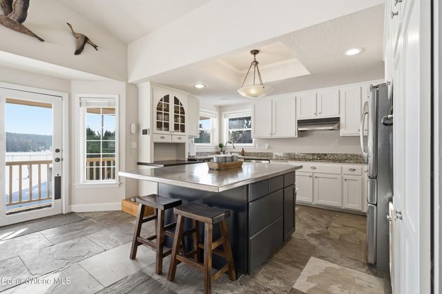 758 Meadowood RD, Sandpoint, ID 83864