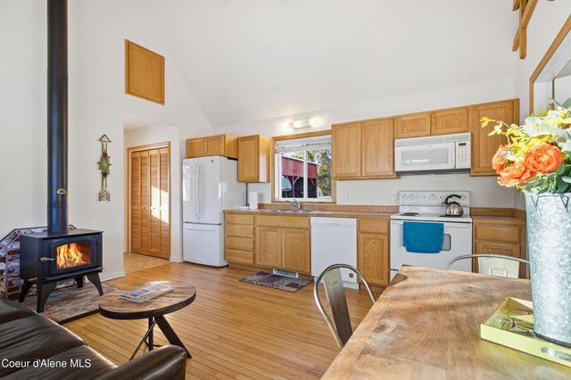 758 Meadowood RD, Sandpoint, ID 83864