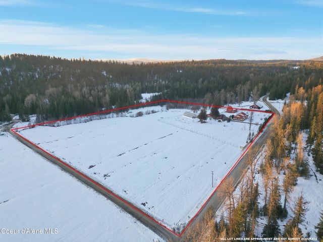 758 Meadowood RD, Sandpoint, ID 83864