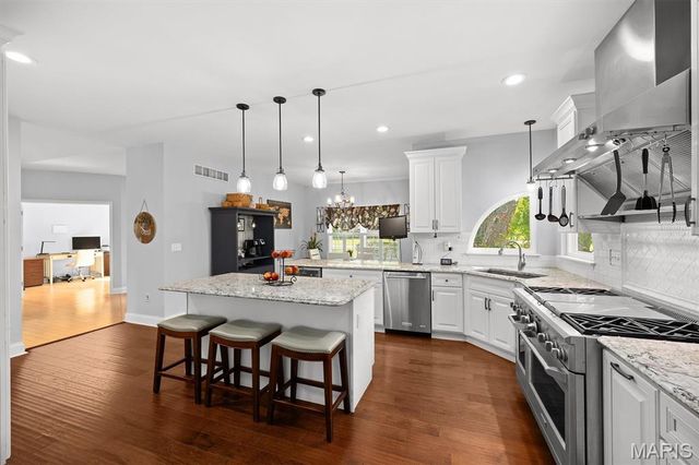 609 E Waters Edge Drive, Shiloh, IL 62221