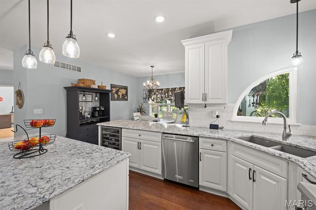 609 E Waters Edge Drive, Shiloh, IL 62221