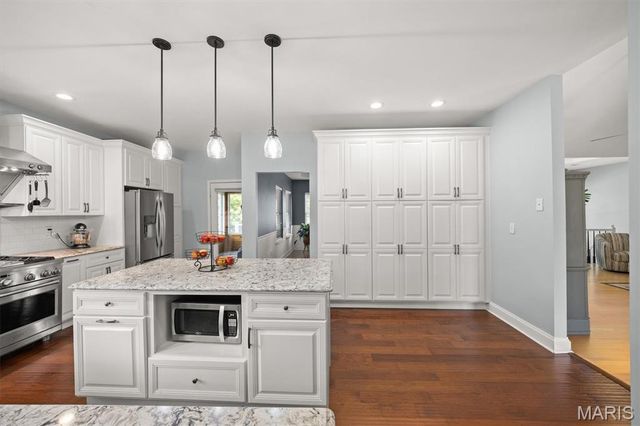 609 E Waters Edge Drive, Shiloh, IL 62221