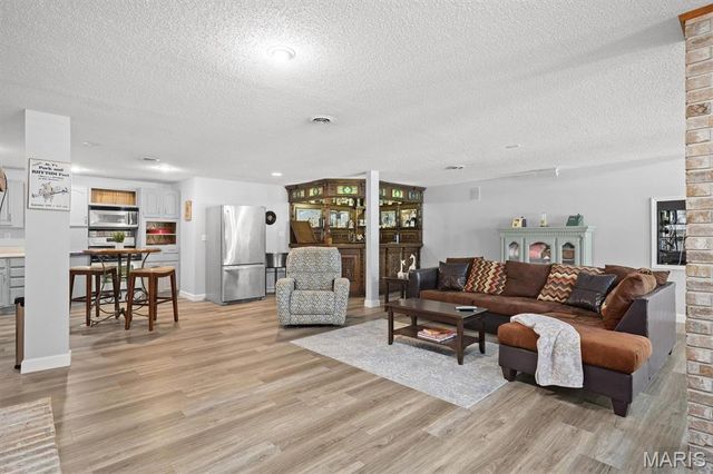 609 E Waters Edge Drive, Shiloh, IL 62221
