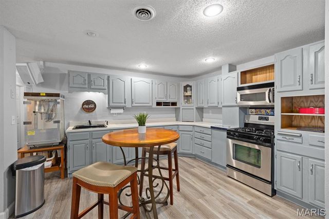 609 E Waters Edge Drive, Shiloh, IL 62221