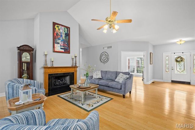 609 E Waters Edge Drive, Shiloh, IL 62221