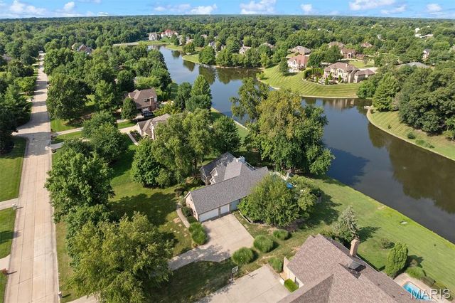 609 E Waters Edge Drive, Shiloh, IL 62221