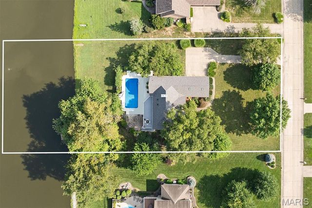 609 E Waters Edge Drive, Shiloh, IL 62221
