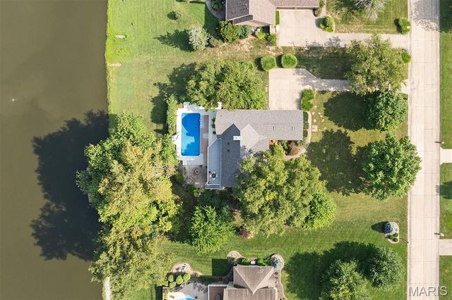 609 E Waters Edge Drive, Shiloh, IL 62221
